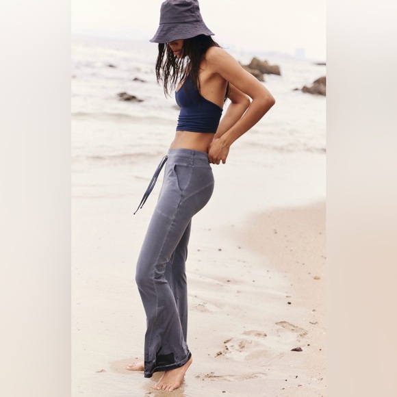 NWOT Free People Movement New Flow Flares In Color Vintage Indigo - Picture 4 of 5